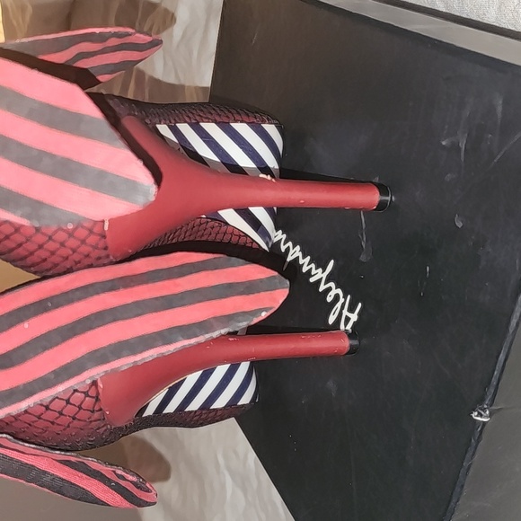 New in box Alejandra G. Platform Fishnet Burgundy Heels - Picture 6 of 11